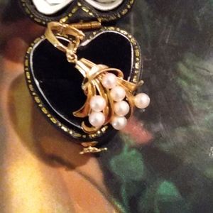Genuine pearl and 14K gold pendant